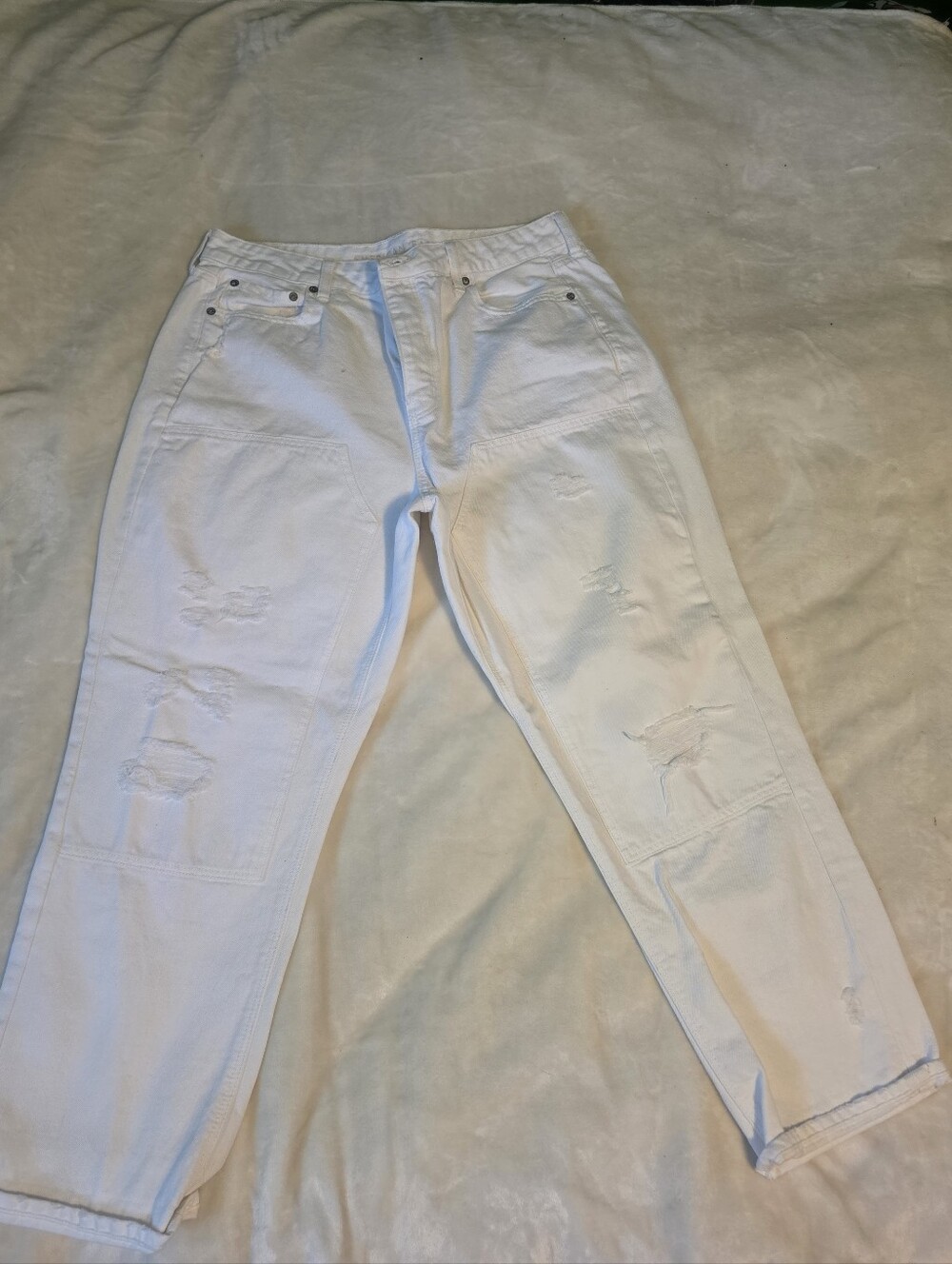 American Eagle Outfitters White Distressed Boyfriend Jeans 18